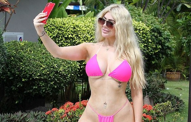 'Đệ nhất khoe thân' Chloe Ferry mặc bikini bé xíu gây choáng váng ảnh 4