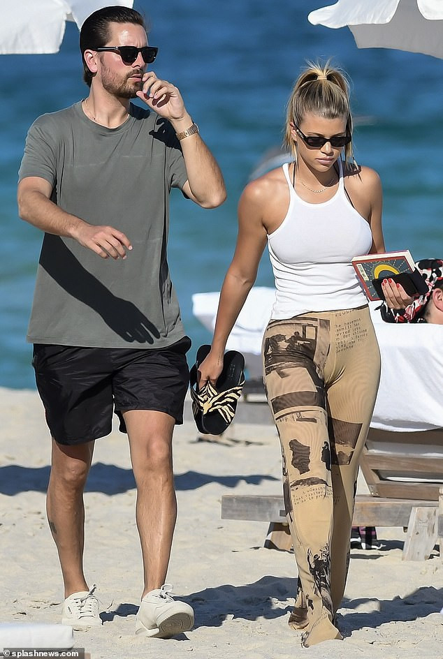 Sofia Richie 'thả rông' vòng 1 táo bạo ảnh 6