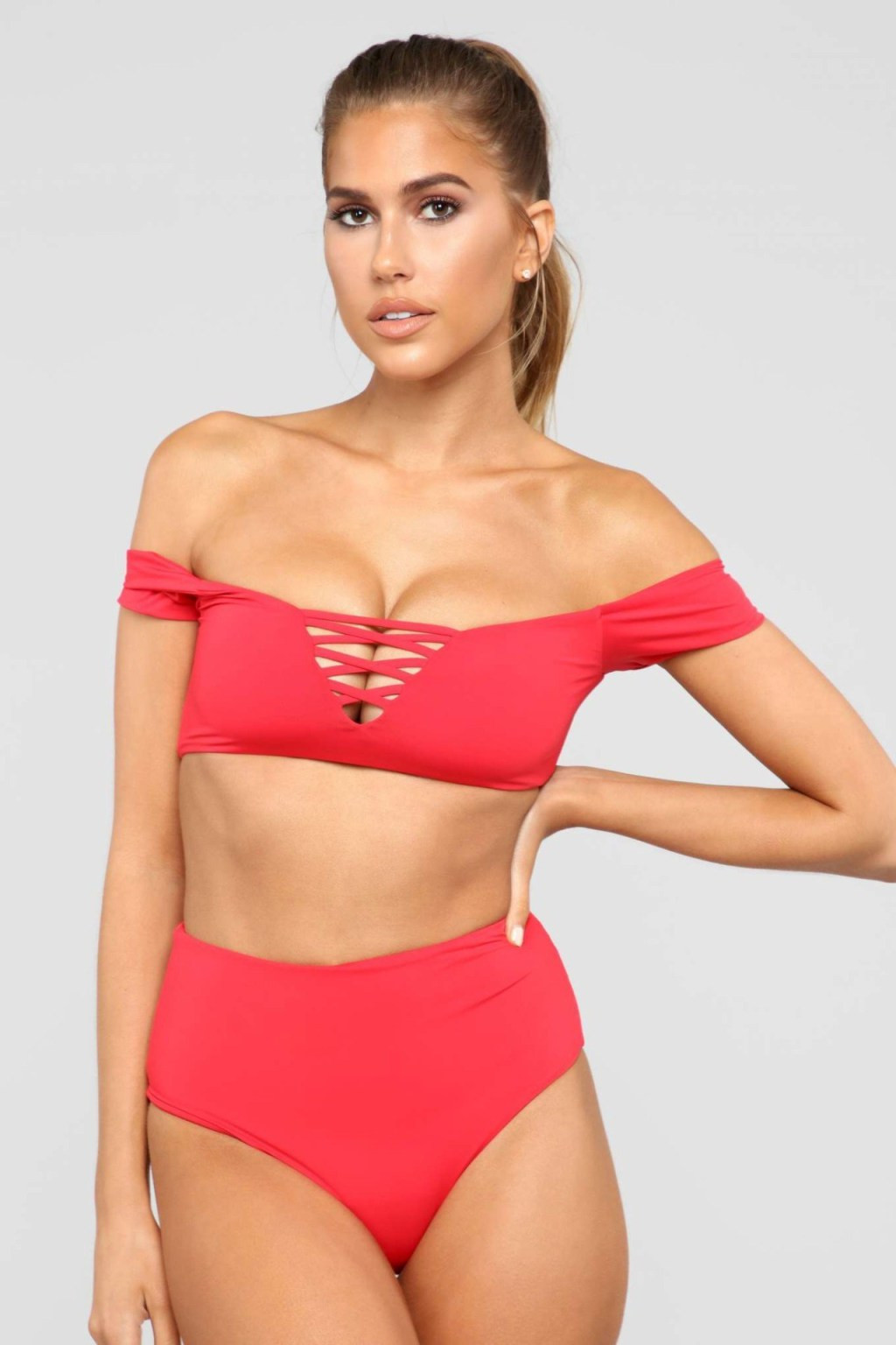 Mỹ nhân có số đo cơ thể vàng phô dáng nóng 'bỏng mắt' với áo tắm ảnh 2