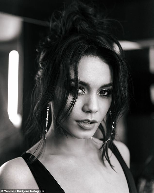 Vanessa Hudgens khoe hình xăm bên ngực sau chia tay Austin Butler ảnh 5