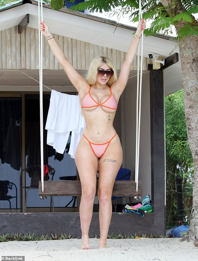 Mỹ nhân truyền hình Anh quốc mặc bikini nhỏ xíu 'nóng mắt' ảnh 6