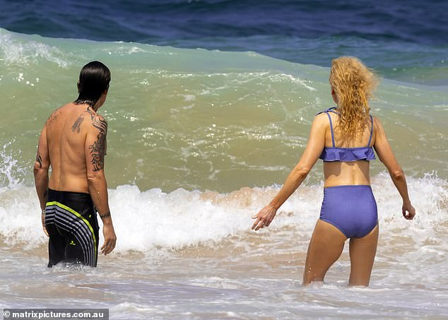 Nicole Kidman mặc áo tắm, khoe dáng ở tuổi 52 ảnh 2