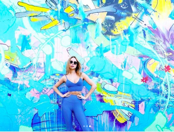 Đường cong thể hình tuyệt mỹ của chân dài 9x Kimberley Garner ảnh 6