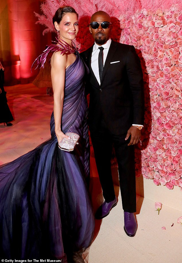 Katie Holmes mặc trễ nải, trẻ trung sành điệu như một fashionista trên phố ảnh 5