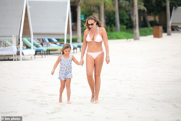 Con gái tỷ phú F1 khoe thân hình nóng bỏng với bikini ảnh 1