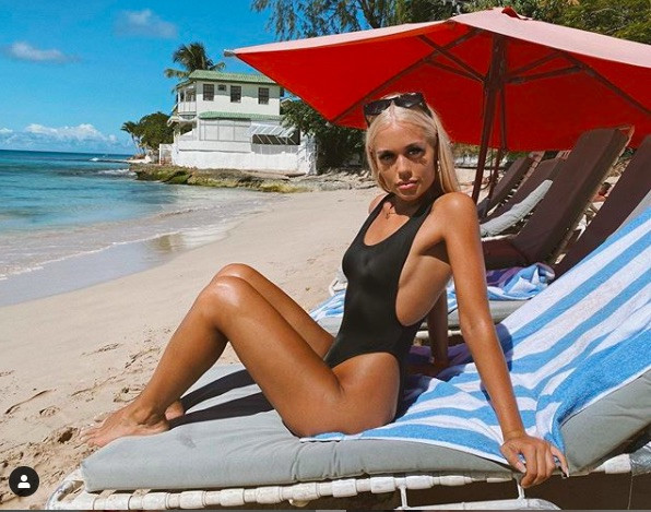 Thân hình nảy nở nóng bỏng của hot girl đình đám Instagram ảnh 4