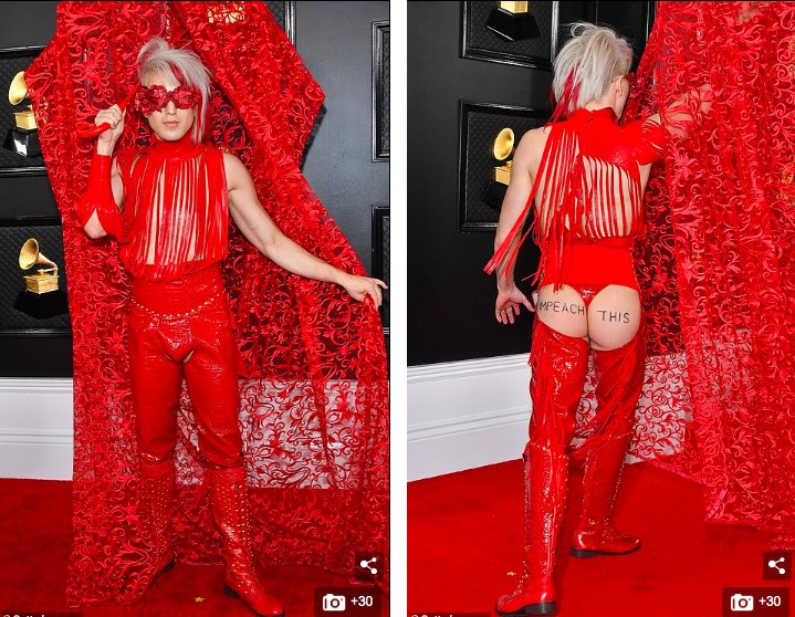 Nam ca sĩ Ricky Rebel mặc dị, quằn quại 'khó đỡ' trên thảm đỏ Grammy 2020 ảnh 4