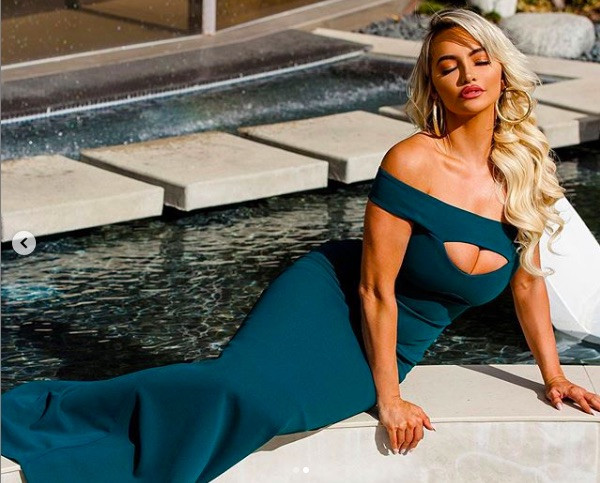 'Siêu vòng một' Lindsey Pelas khoe vóc dáng 'nảy lửa' với áo tắm ảnh 10