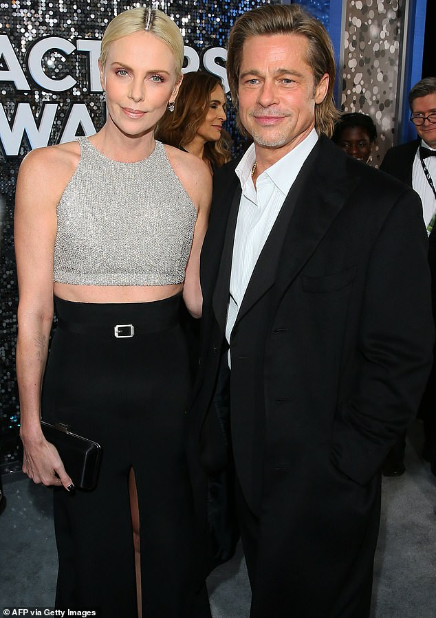 Brad Pitt sánh đôi tình tin đồn Charlize Theron, nắm tay vợ cũ tại sự kiện ảnh 5