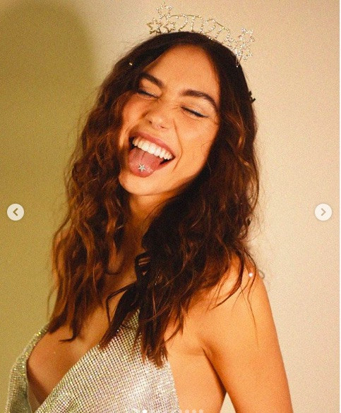 Loạt mỹ nhân đình đám đăng ảnh nóng bỏng chào năm mới 2020 ảnh 10