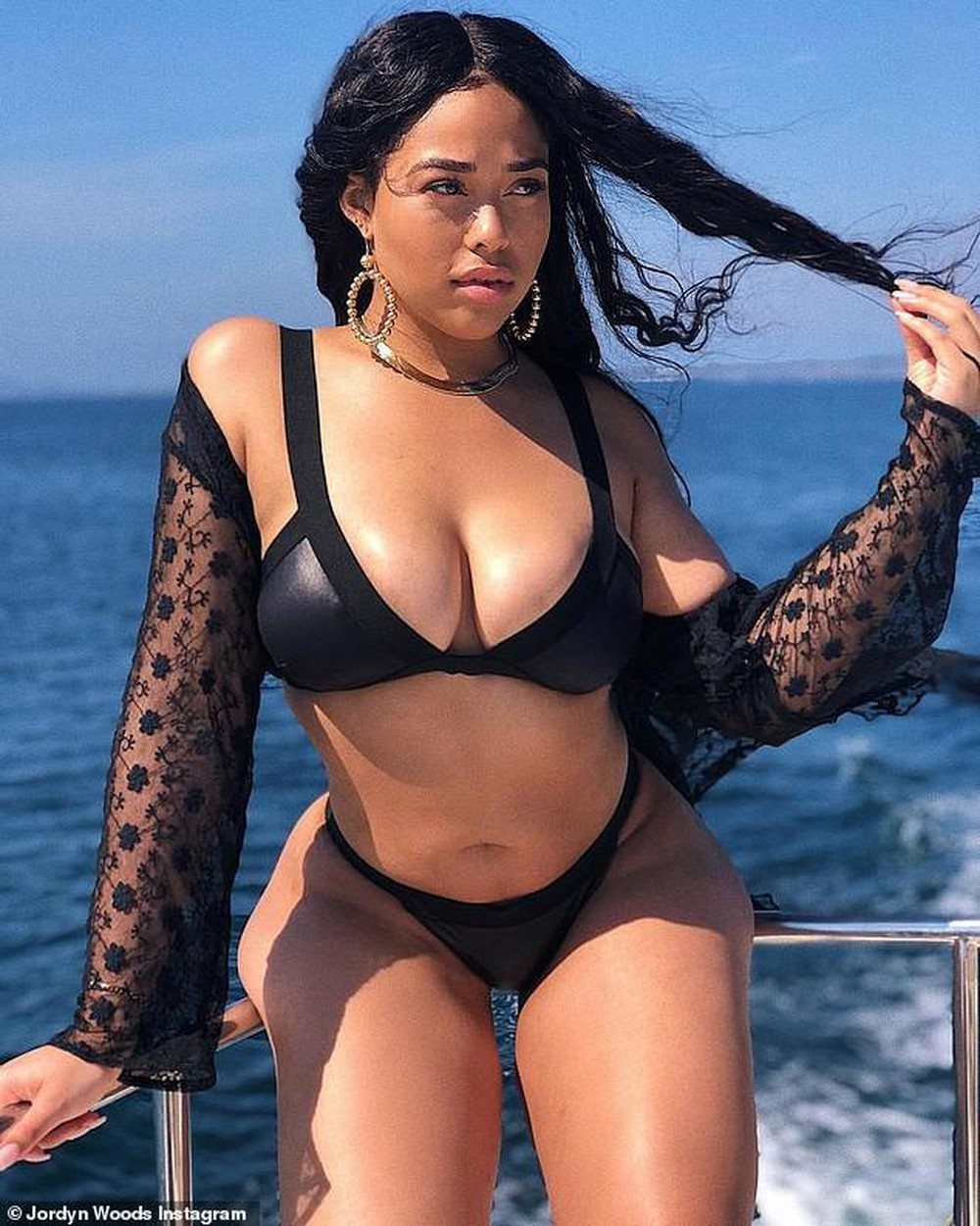 Mẫu ngoại cỡ Jordyn Woods khoe 3 vòng 'bốc lửa' khiến cánh mày râu điêu đứng ảnh 3