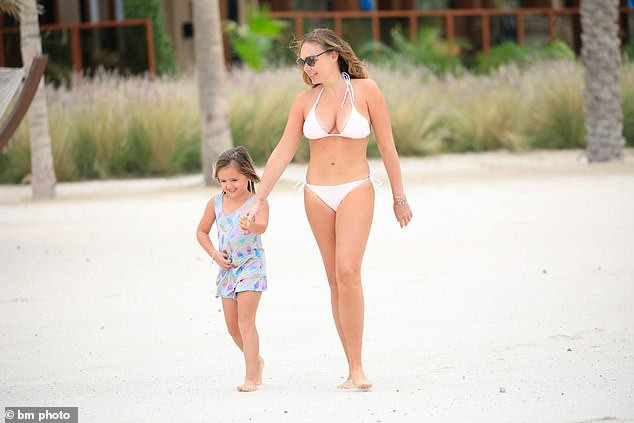 Con gái tỷ phú F1 khoe thân hình nóng bỏng với bikini ảnh 3