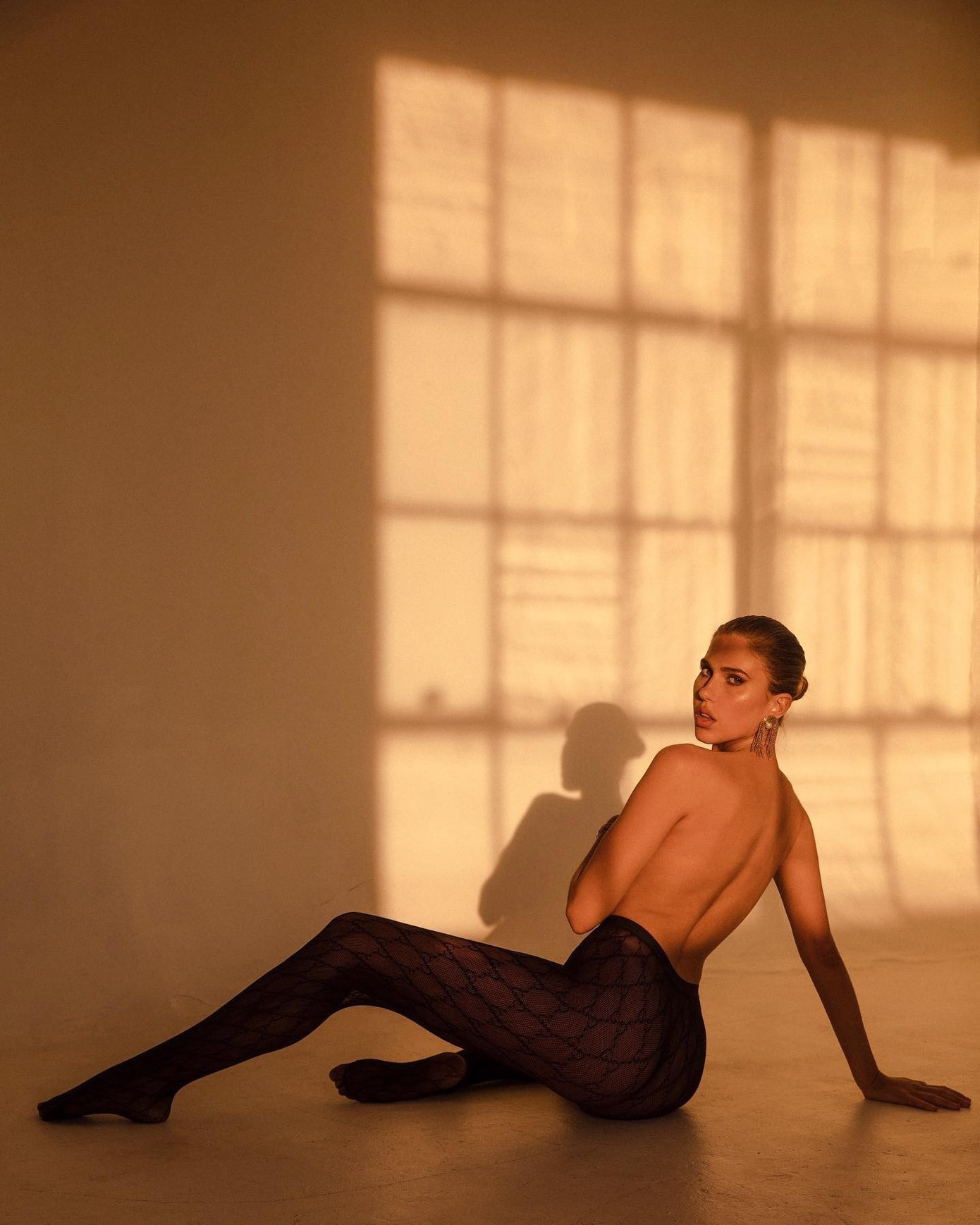 Người mẫu 9x chụp bán nude quyến rũ, đẹp như tạc tượng ảnh 3