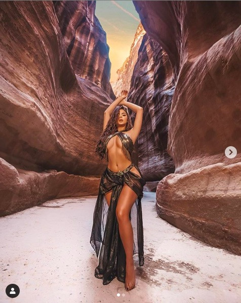 Loạt mỹ nhân đình đám đăng ảnh nóng bỏng chào năm mới 2020 ảnh 7