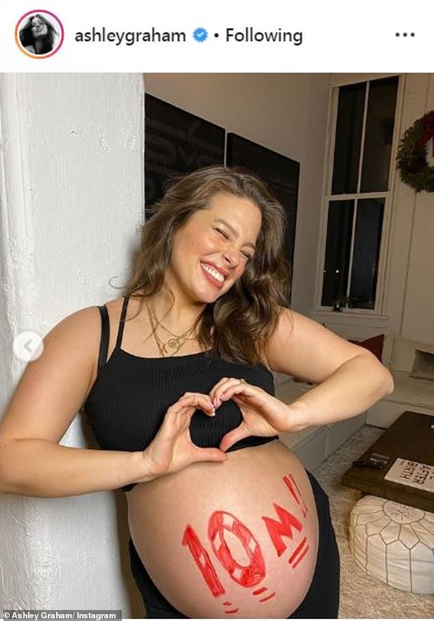 Siêu mẫu ngoại cỡ Ashley Graham tung ảnh khoả thân khi ở cuối thai kỳ ảnh 6