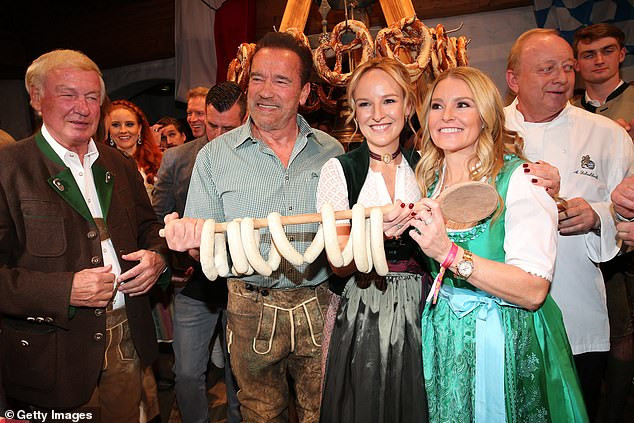 'Kẻ huỷ diệt' Arnold Schwarzenegger vui vẻ bên bạn gái kém 27 tuổi ảnh 6