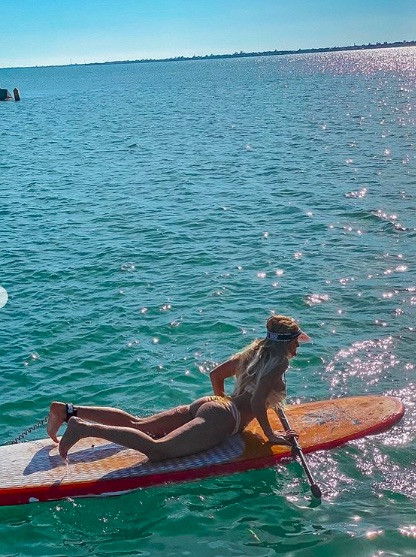 Siêu mẫu nội y Khloe Terae khoe dáng 'bốc lửa' với áo tắm ảnh 3