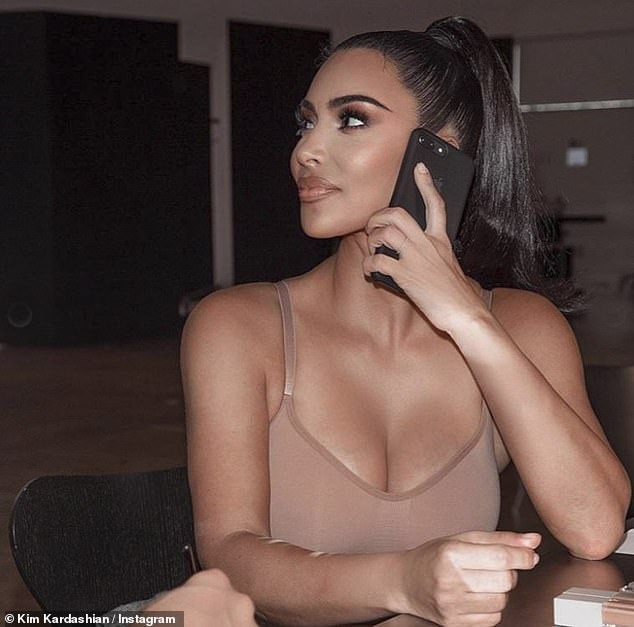 'Kim siêu vòng 3' khoe dáng đồng hồ cát trứ danh cùng loạt mẫu nội y ảnh 8