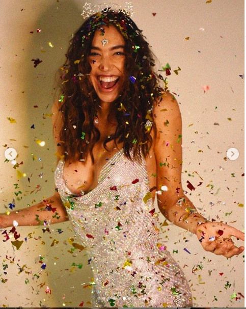 Loạt mỹ nhân đình đám đăng ảnh nóng bỏng chào năm mới 2020 ảnh 13