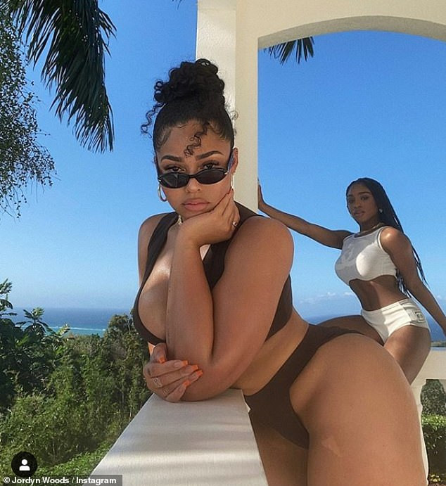 Mẫu ngoại cỡ Jordyn Woods tròn đầy 'bốc lửa' với áo tắm ảnh 4