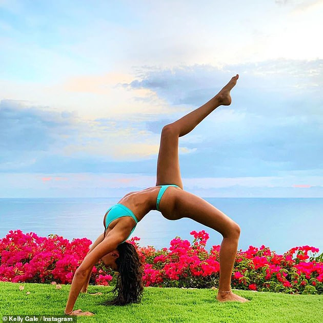 Siêu mẫu cao 1m80 Kelly Gale khoe thể hình tuyệt mỹ với bikini ảnh 4