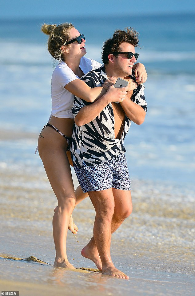 Lottie Moss nảy nở nóng bỏng với áo tắm ảnh 7