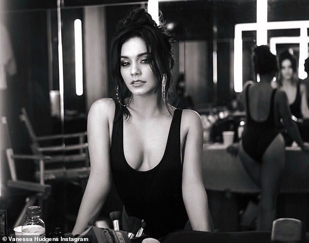 Vanessa Hudgens khoe hình xăm bên ngực sau chia tay Austin Butler ảnh 7