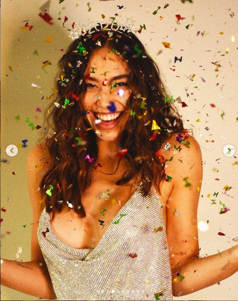 Loạt mỹ nhân đình đám đăng ảnh nóng bỏng chào năm mới 2020 ảnh 11