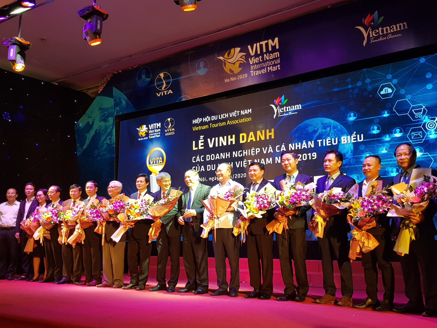 Vinh danh 284 cá nhân, doanh nghiệp du lịch tiêu biểu năm 2019 ảnh 1