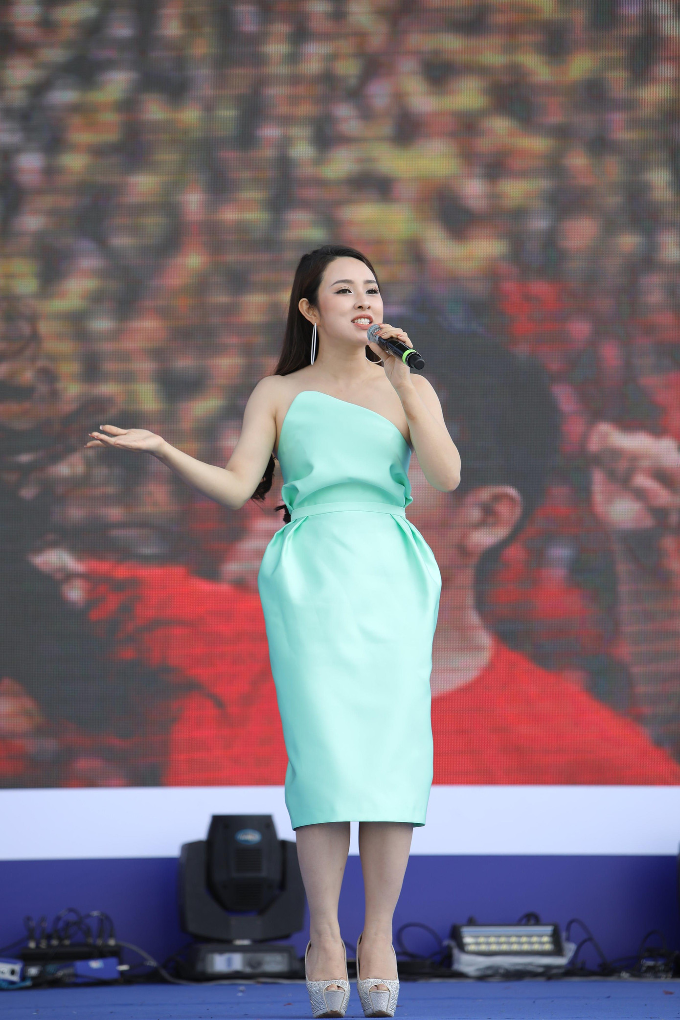 Bảo Trâm, Rapper Rica đốt cháy sân khấu ‘Sóng Festival’ ảnh 1