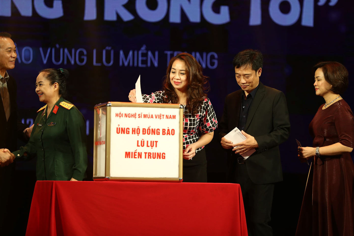 Nghệ sĩ múa quyên góp hàng trăm triệu đồng ủng hộ đồng bào miền Trung ảnh 3