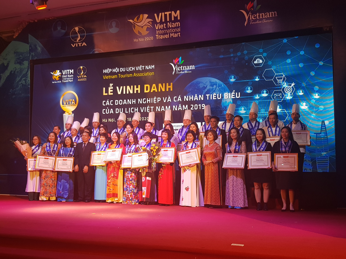 Vinh danh 284 cá nhân, doanh nghiệp du lịch tiêu biểu năm 2019 ảnh 4