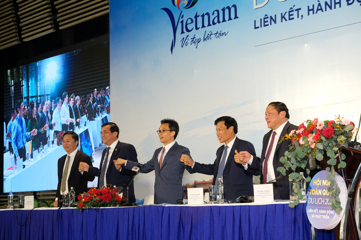 Phó Thủ tướng Vũ Đức Đam: Nắm tay nhau hành động đưa du lịch vượt khủng hoảng ảnh 1