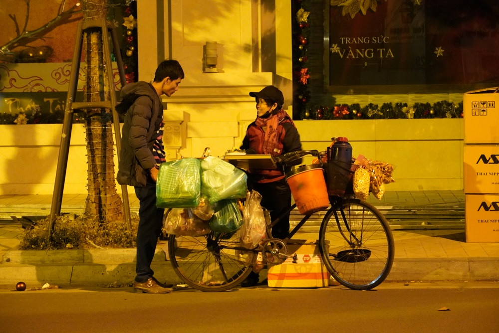 Người vô gia cư tại Hà Nội run rẩy trong cái lạnh thấu xương ảnh 9