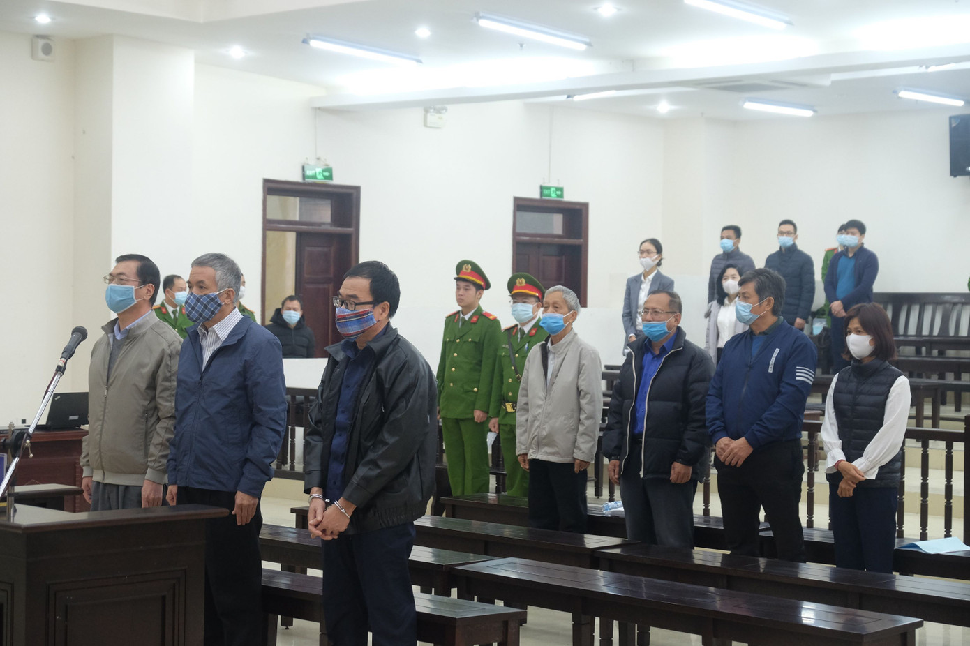 Hoãn phiên xử ông Vũ Huy Hoàng vì vắng mặt 3 bị cáo ảnh 6