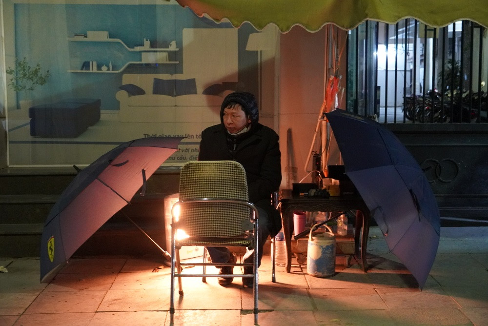 Người vô gia cư tại Hà Nội run rẩy trong cái lạnh thấu xương ảnh 10