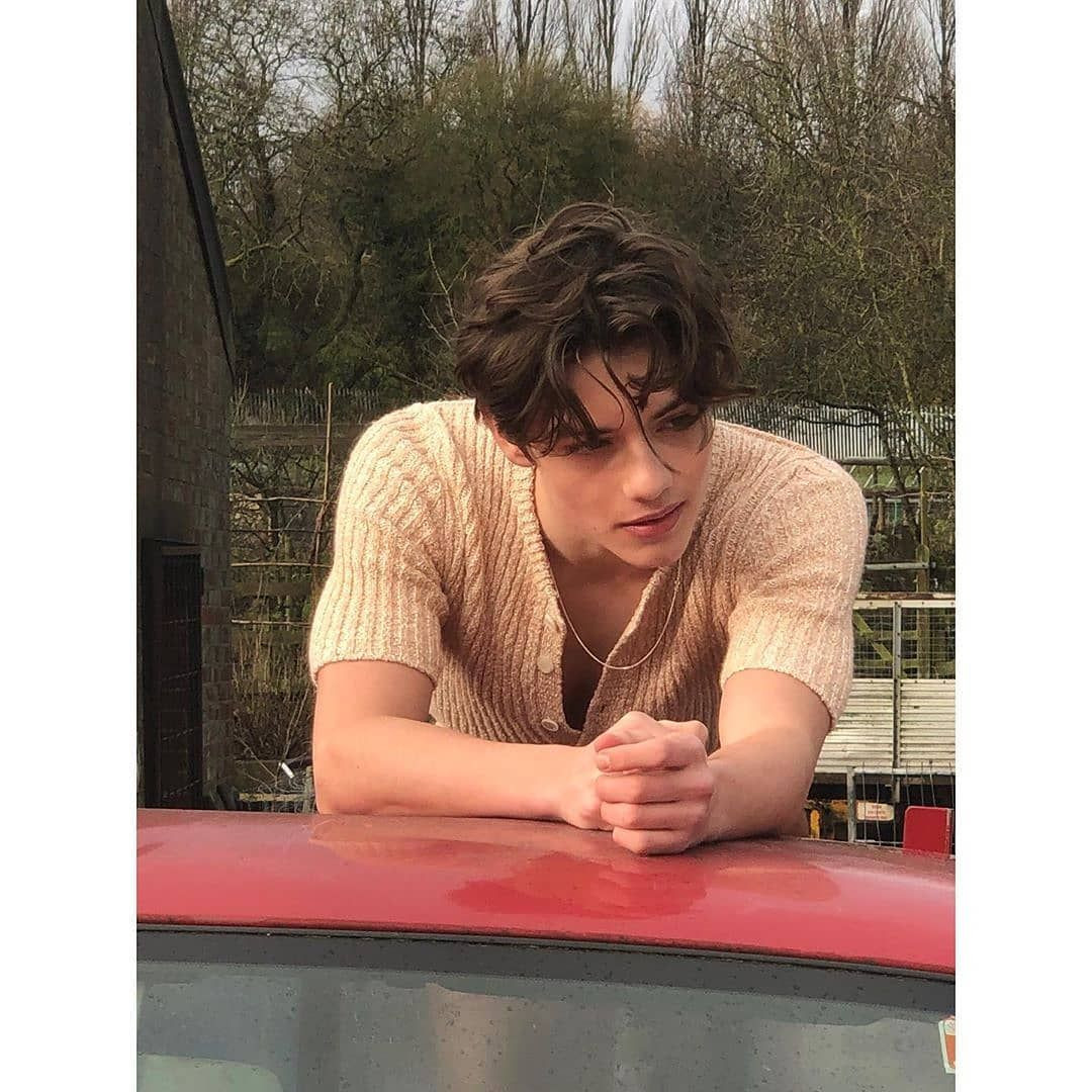 Louis Partridge - Nam thần tuổi teen mới nổi của bom tấn “Enola Holmes” là ai? ảnh 4