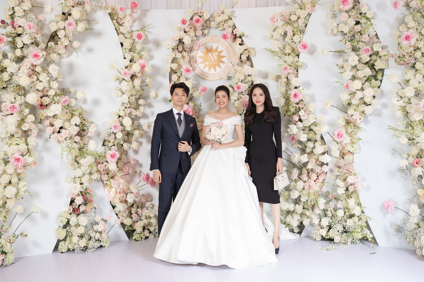Đám cưới Á hậu Thúy Vân: Những khoảnh khắc đẹp của đôi trai tài gái sắc ảnh 7