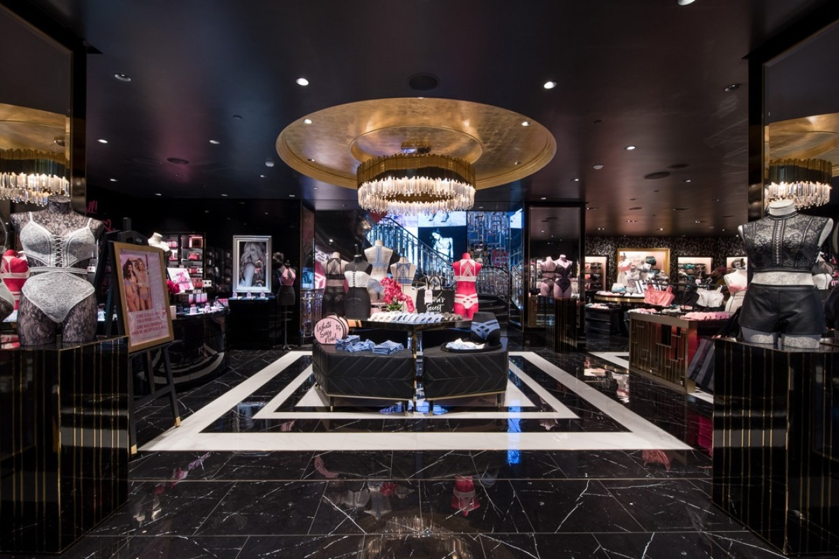 Hồng Kông suy thoái kinh tế trầm trọng, nhiều thương hiệu thời trang phải đóng cửa ảnh 4