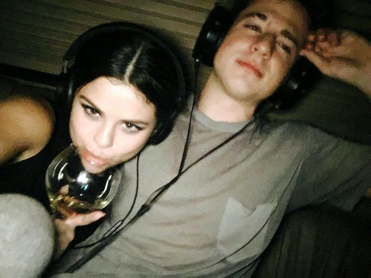 Charlie Puth gặp hạn vì tâm sự "thấy buồn ói" khi quay MV gợi nhớ tới Selena Gomez ảnh 2