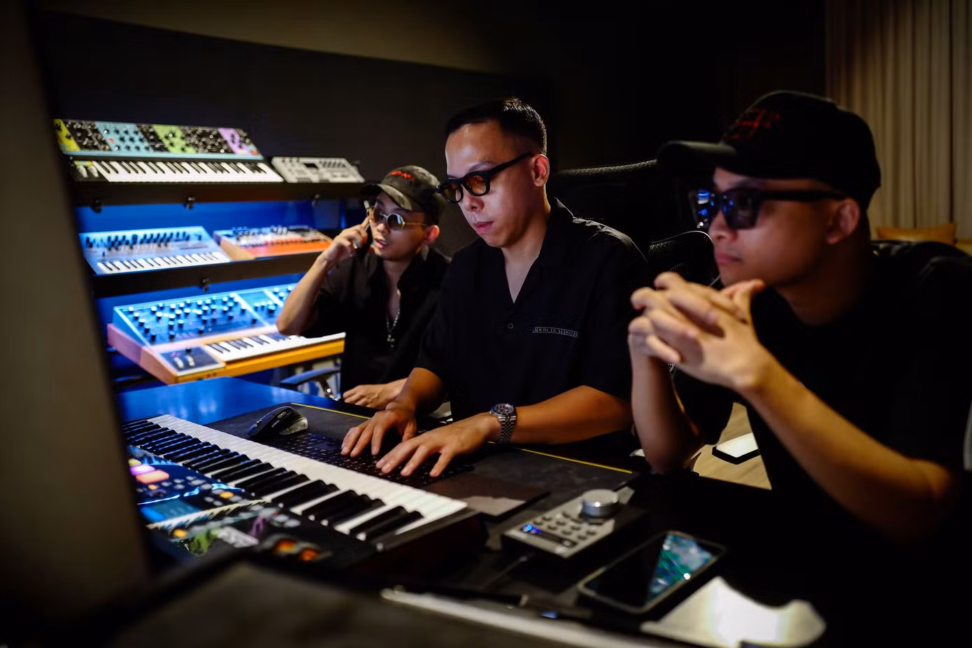 Bộ tứ “phù thủy âm nhạc” đứng sau thành công của hàng trăm tiết mục tại “Rap Việt“ ảnh 2