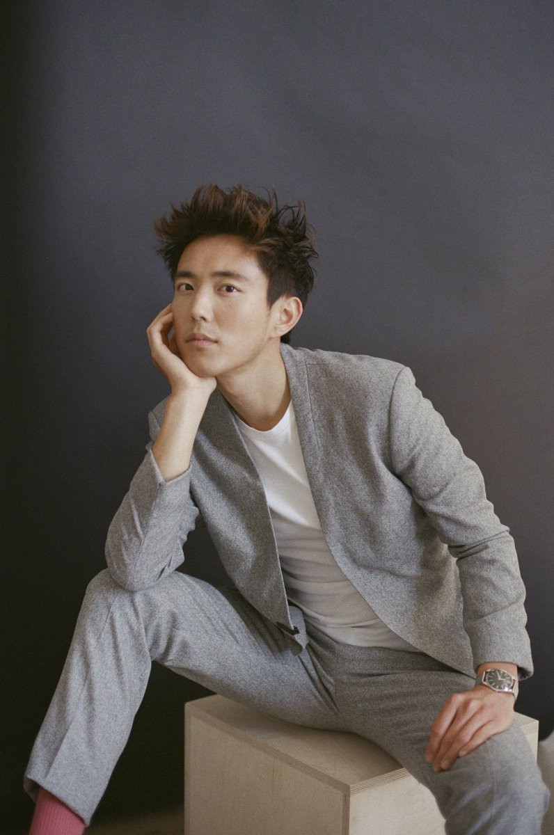 Nam thần gốc Á “trông hao hao” rapper Khói của “The Umbrella Academy” là ai? ảnh 4