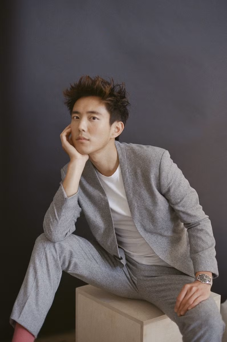 Nam thần gốc Á “trông hao hao” rapper Khói của “The Umbrella Academy” là ai? ảnh 4