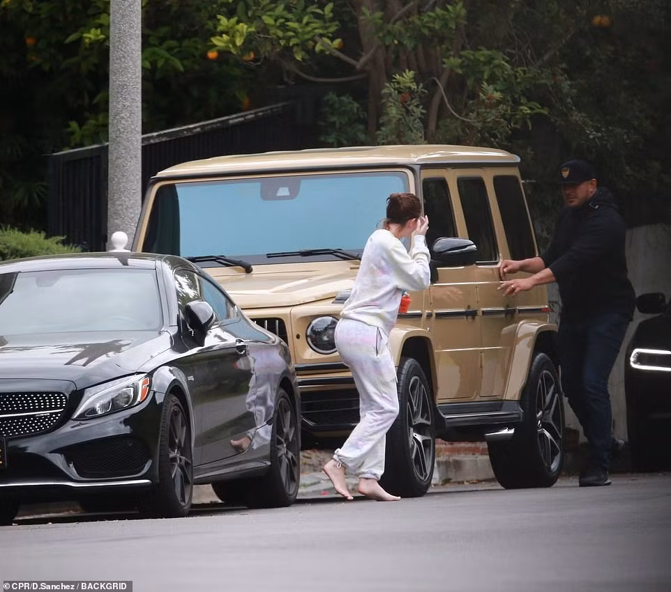 “Tỷ phú bị tước danh hiệu” Kylie Jenner bị chỉ trích vì tụ tập ăn chơi giữa mùa dịch ảnh 4