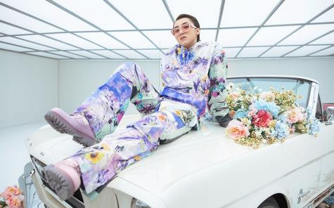 MV của Sơn Tùng M-TP và Binz “rượt đuổi” nhau sát nút, lập nhiều thành tích “khủng” ảnh 4