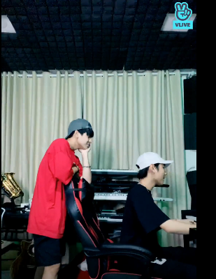 Sau loạt sóng gió đầu năm, K-ICM vui vẻ livestream tại gia và tư vấn tình cảm cho fan ảnh 3