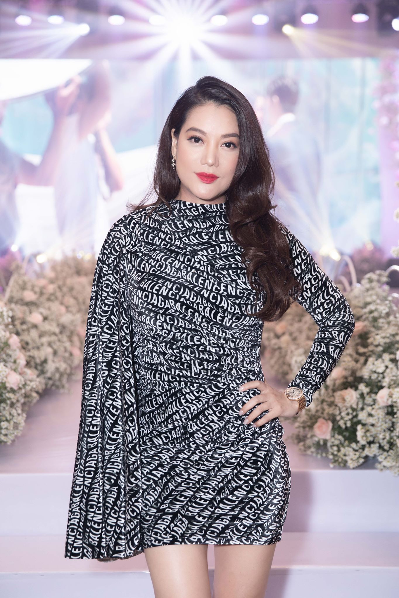 Đám cưới Á hậu Thúy Vân: Những khoảnh khắc đẹp của đôi trai tài gái sắc ảnh 4