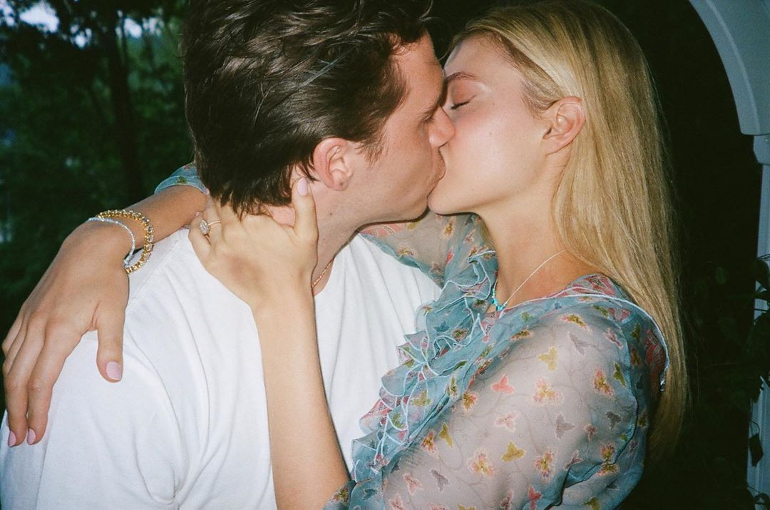 Brooklyn Beckham chia sẻ hình ảnh cầu hôn Nicola Peltz cùng thông điệp ngọt lịm tim ảnh 4