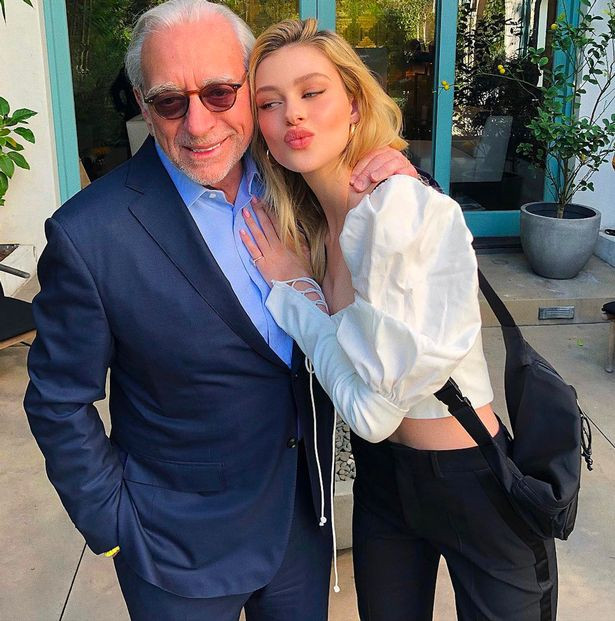 Phụ huynh “nhà người ta”: Vợ chồng David Beckham tặng Brooklyn một căn nhà làm quà cưới ảnh 3