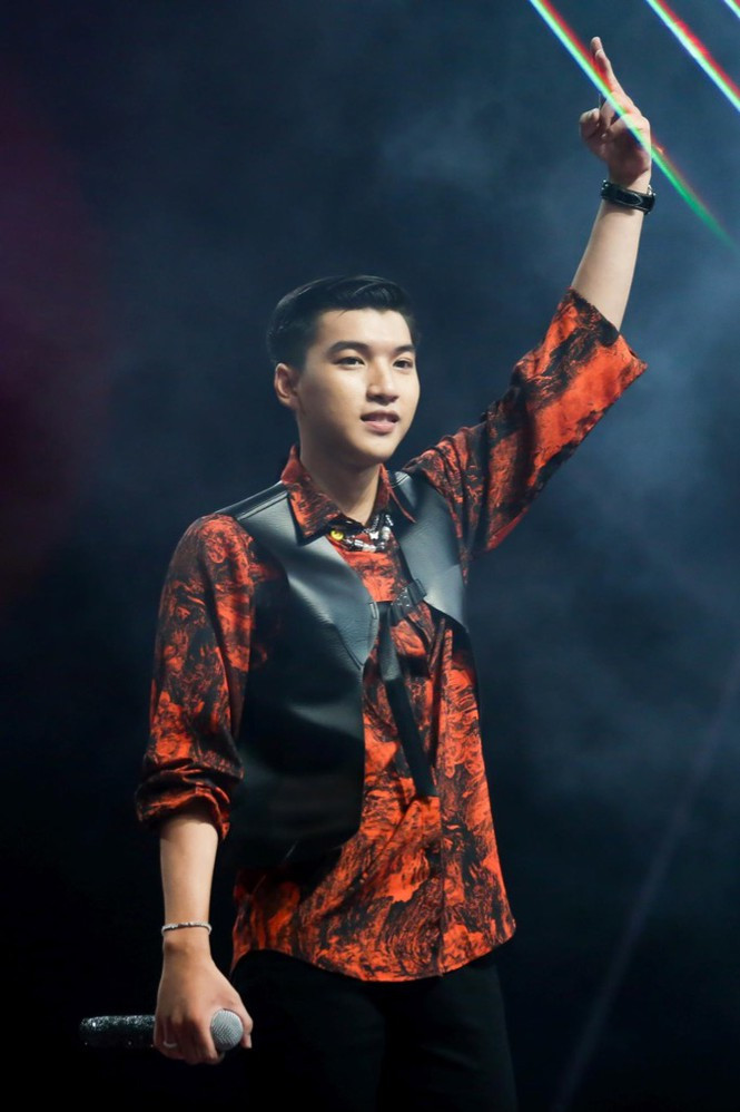 King Of Rap: Hành trình vào Top 10 đầy ấn tượng của chàng rapper điển trai HIEUTHUHAI ảnh 6